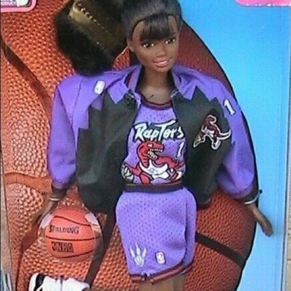 ✨ISO✨ Toronto Raptors NBA Barbie - Picture 3 of 3